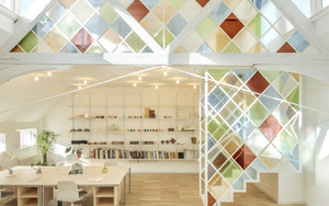 Espacios Brillantes: Conoce entornos únicos que utilizan vidrio